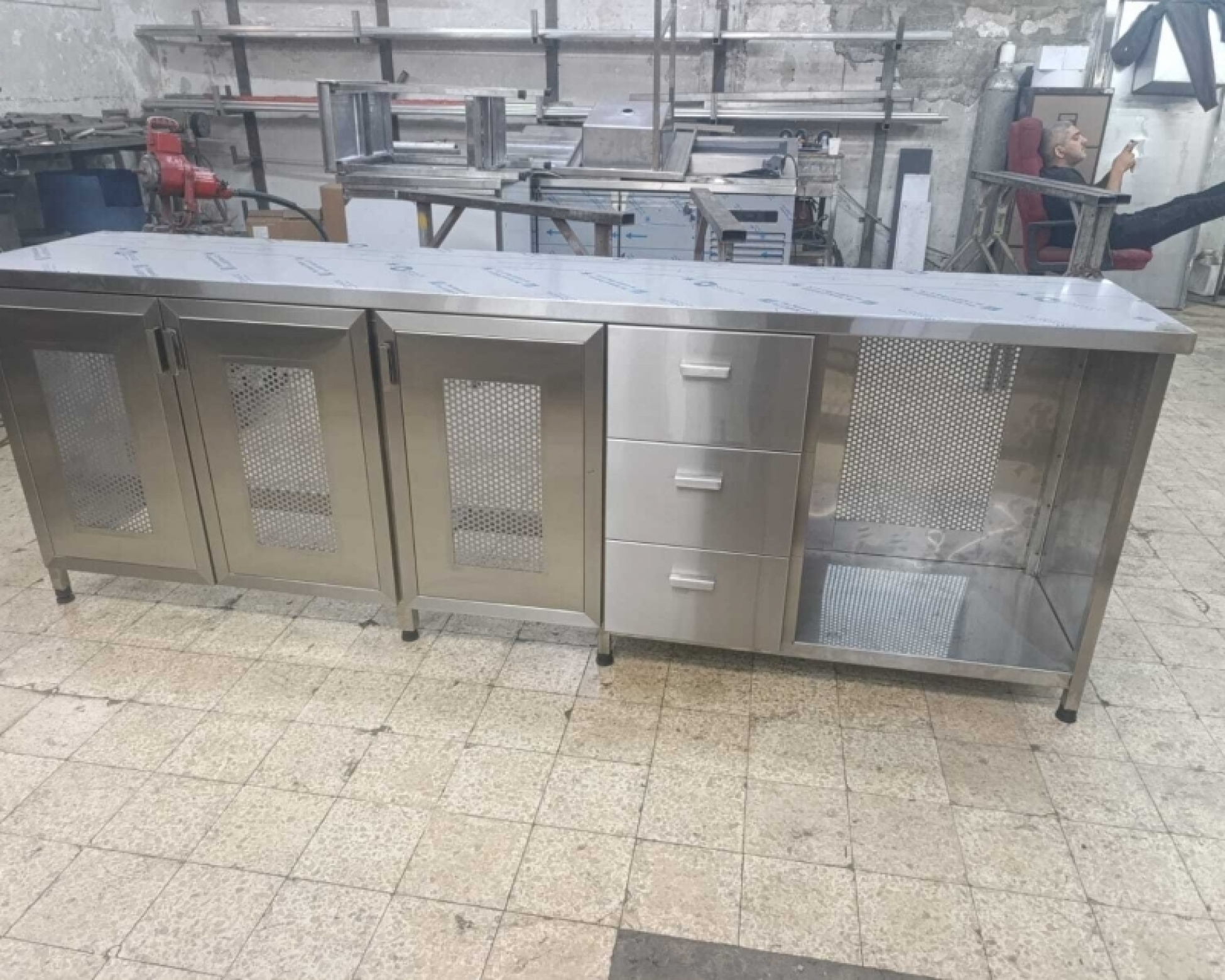 דלפק עבודה ואחסון מנירוסטה, גרסת תמונה של מחשב